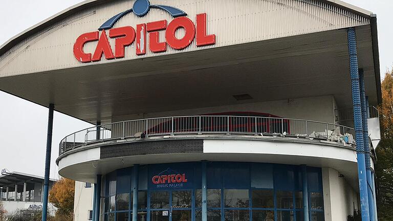 Das ehemalige Capitol im Mainfrankenpark wartet weiter auf einen neuen Besitzer: Die für Donnerstag geplante Zwangsversteigerung wird auf Juli verschoben.