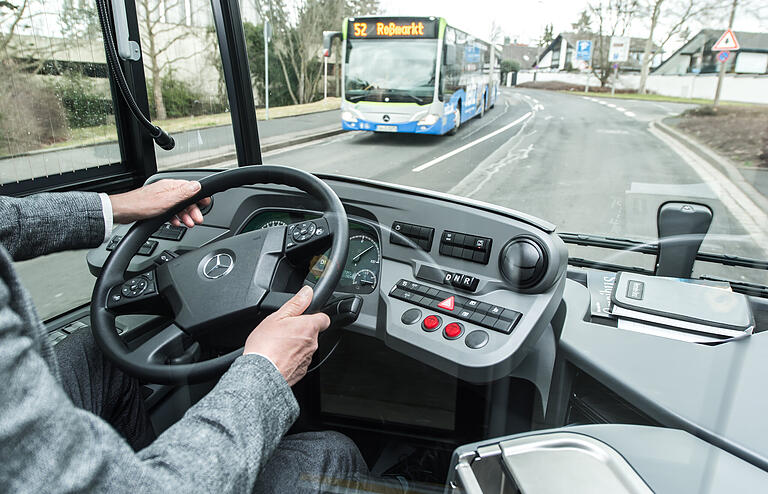 Eine positive Bilanz ziehen die Stadtwerke nach einigen Monaten Erfahrung mit den ersten beiden Elektrobussen im Schweinfurter Stadtverkehr. Eine positive Bilanz ziehen die Stadtwerke nach einigen Monaten Erfahrung mit den ersten beiden Elektrobussen im Schweinfurter Stadtverkehr.