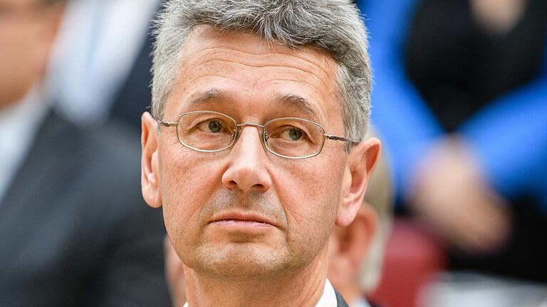 Michael Piazolo, 59, ist habilitierter Professor der Politikwissenschaft. Der gebürtige Stuttgarter sitzt seit 2008 im Landtag und lebt in München. Michael Piazolo, 59, ist habilitierter Professor der Politikwissenschaft. Der gebürtige Stuttgarter sitzt seit 2008 im Landtag und lebt in München.