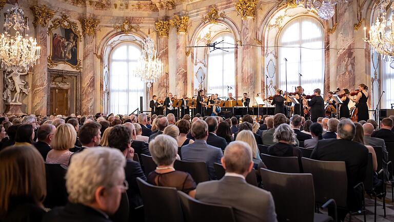 Eröffnungskonzert des Mozartfests 2023: Ragna Schirmer am Flügel, Malin Broman leitet als Konzertmeisterin das Ostrobothnian Chamber Orchestra. Eröffnungskonzert des Mozartfests 2023: Ragna Schirmer am Flügel, Malin Broman leitet als Konzertmeisterin das Ostrobothnian Chamber Orchestra.