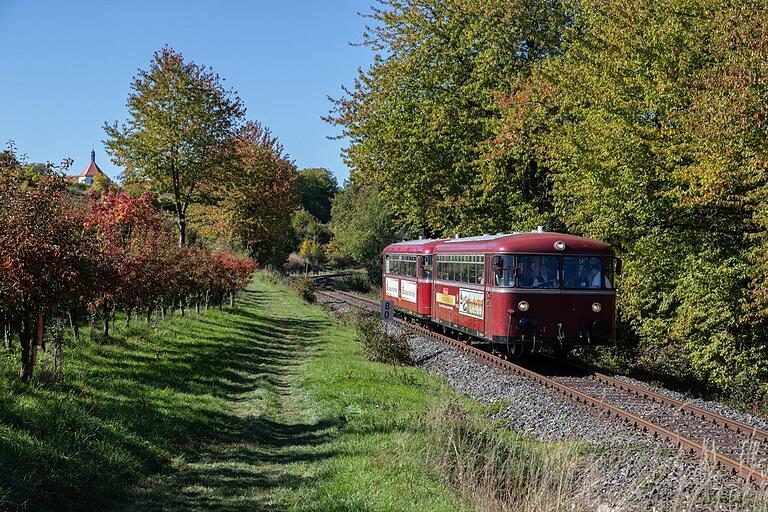 Die Mainschleifenbahn unterwegs.