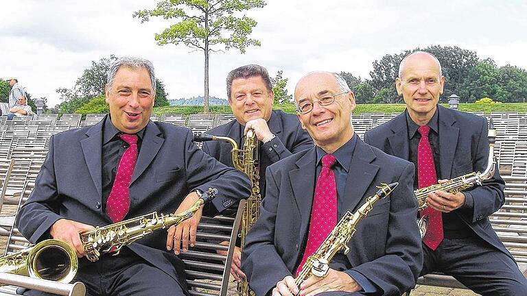 Das &bdquo;Eurode Saxophon-Quartett&ldquo; spielt in Ebelsbach zusammen mit dem A-Capella-Chor &bdquo;Vocal harmony&ldquo;.