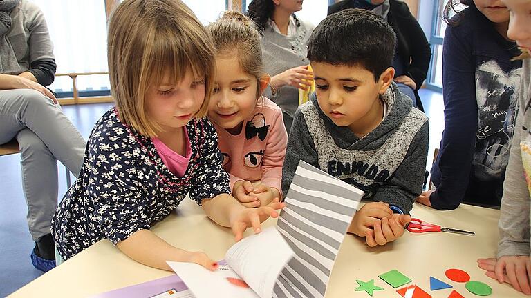 Lernen macht Spaß: Das Eltern-und-Kinder-Programm Hippy bereitet ausländische und deutsche Kinder auf die Schule vor &ndash; jetzt in allen Kindergärten in Karlstadt.