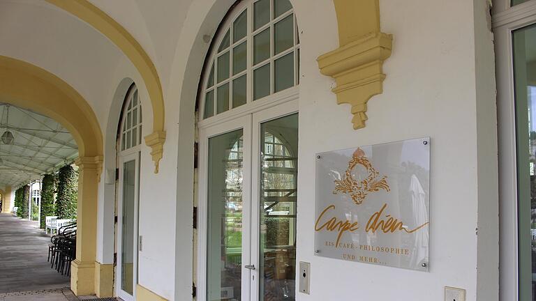 Gerade erst energetisch saniert: Das ehemalige Café Carpe Diem im Schlosspark übernimmt Angelo Valenzano unter neuem Namen: Café Dolce Vita. - Gerade erst energetisch saniert: Das ehemalige Café Carpe Diem im Schlosspark übernimmt Angelo Valenzano unter neuem Namen: Café Dolce Vita. Gerade erst energetisch saniert: Das ehemalige Café Carpe Diem im Schlosspark übernimmt Angelo Valenzano unter neuem Namen: Café Dolce Vita. - Gerade erst energetisch saniert: Das ehemalige Café Carpe Diem im Schlosspark übernimmt Angelo Valenzano unter neuem Namen: Café Dolce Vita.