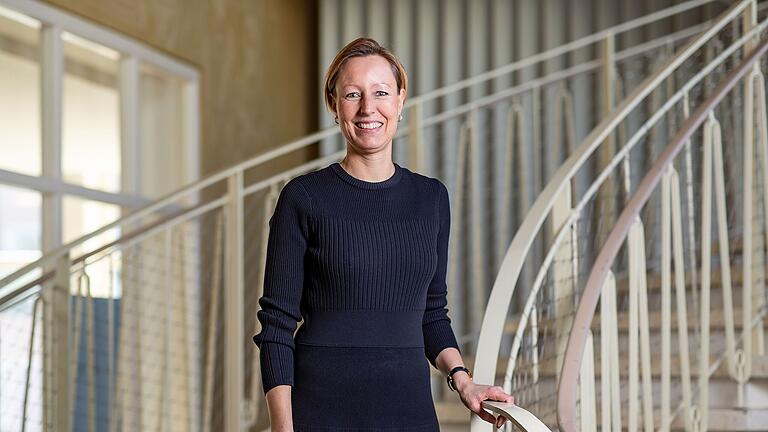 Eva von Vietinghoff-Scheel im Mozartareal Würzburg bei ihrer Nominierung zur Kandidatin der SPD. Eva von Vietinghoff-Scheel im Mozartareal Würzburg bei ihrer Nominierung zur Kandidatin der SPD.