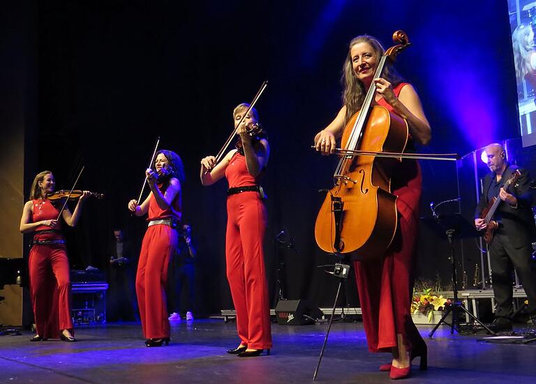 Viel Beifall gab es auch für das Streichquartett 'La Finesse' mit Daniele Reimertz, Nathalie Kulcitska, Monika Beck und Birgit Sämann. Viel Beifall gab es auch für das Streichquartett 'La Finesse' mit Daniele Reimertz, Nathalie Kulcitska, Monika Beck und Birgit Sämann.