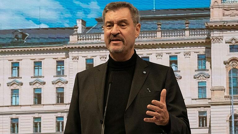Der bayerische Ministerpräsident Markus Söder (CSU) spricht bei einer Pressekonferenz im tschechischen Regierungssitz in Prag. Am 16. Dezember kommt der Ministerpräsident auch nach Schweinfurt.