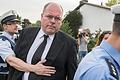 Helmut Kohl ist tot - Oggersheim       -  Polizisten stoppten Helmut Kohls Sohn Walter zunächst auf dem Weg in sein Elternhaus in Oggersheim bei Ludwigshafen.