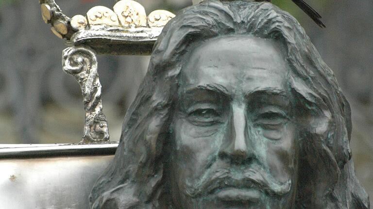 Vargas bekanntestes Werk in Bad Kissingen ist der Rakoczy vor der Wandelhalle. Vargas bekanntestes Werk in Bad Kissingen ist der Rakoczy vor der Wandelhalle.