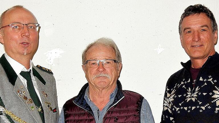 Ehrung bei den Sackenbacher Schützen (von links): Peter Sopp (40 Jahre), Gottfried Bernard, Jürgen Christ (beide 25 Jahre)