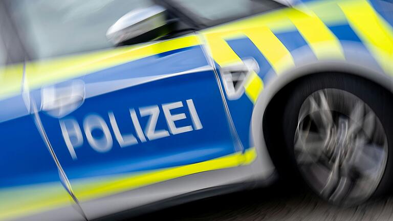 Am Freitagnachmittag wurde ein Mann in der Karlstadter Hauptstraße Opfer eines Trickdiebstahls. Die örtliche Polizei sucht Zeugen für den Vorfall.