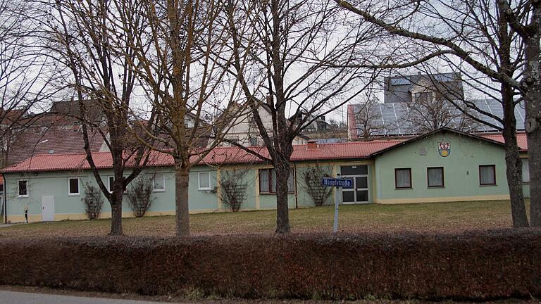 Blick auf das bisherige 'Oskar-Kandler-Zentrum' in Kirchlauter, das durch einen Neubau ersetzt werden soll.