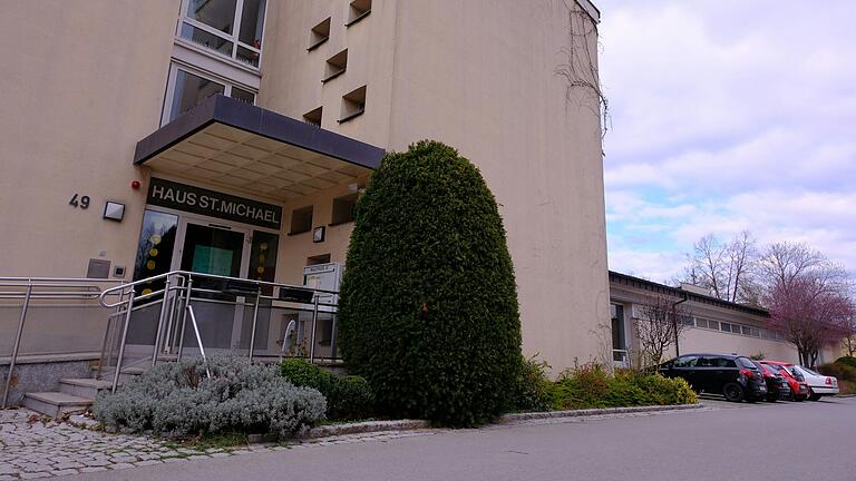 Der bisherige wird auch der zukünftige Haupteingang sein, aber aus dem Haus St. Michael wird die neue Grundschule. Schon jetzt werden Räumlichkeiten für die Ganztagsschule genutzt.