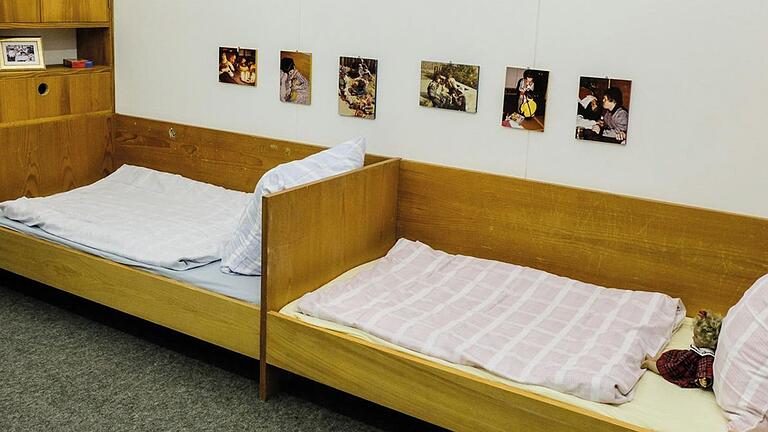 Ein Zimmer im St. Josefs-Stift, wie es die Bewohner:innen vor 35 Jahren hatten.