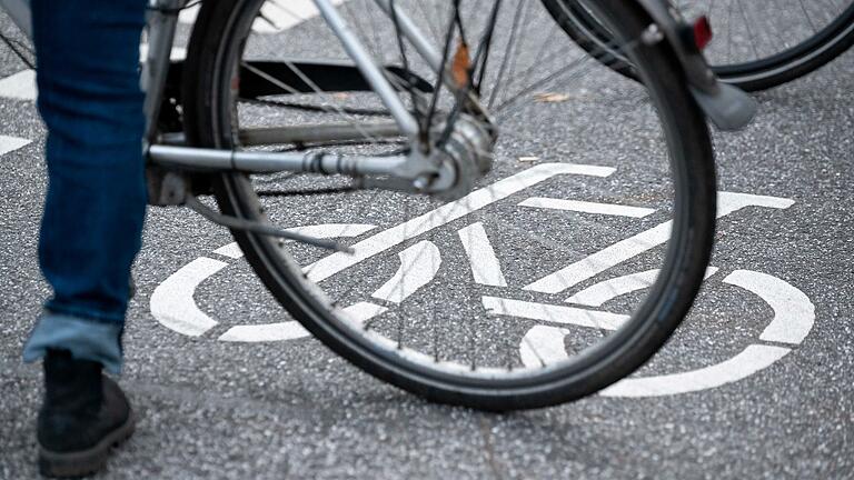 Obwohl es abgeschlossen war, wurde ein Fahrrad vor dem Marktbreiter Bahnhof gestohlen.
