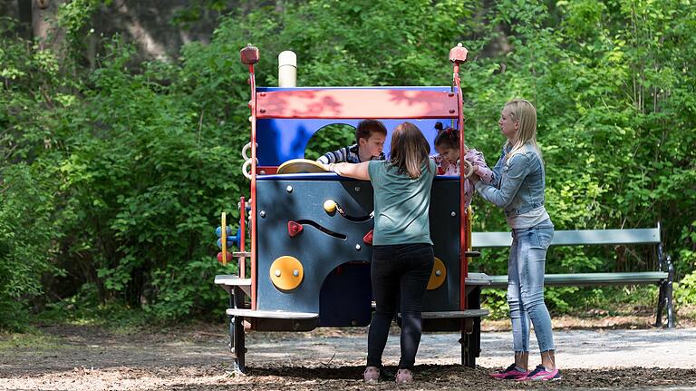 Vor allem das Feuerwehrauto ist auf dem Spielplatz 'Klein-Nizza' bei den Kleinen der Hit.&nbsp; &nbsp;