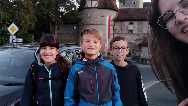 Leonora Lucia, Sebastian Mend, Maximilian Keim und Maria Lucia (von links) bilden seit Beginn der Bauarbeiten eine Fahrgemeinschaft. Sebastians Vater änderte deshalb seinen Weg zur Arbeit. Leonora Lucia, Sebastian Mend, Maximilian Keim und Maria Lucia (von links) bilden seit Beginn der Bauarbeiten eine Fahrgemeinschaft. Sebastians Vater änderte deshalb seinen Weg zur Arbeit.