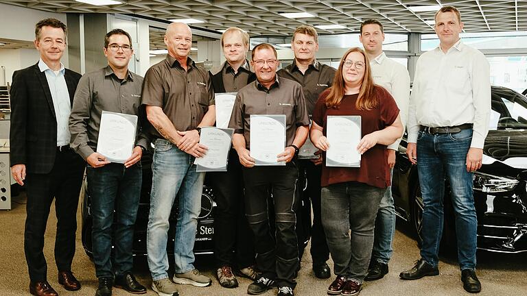 Auf dem Foto (von links): Peter Grampp, Daniel Schnurr, Helmut Kisslinger, Michael Hüller, Stefan Jenuwein, Dieter Riethmann, Katrin Zügner, Michael Wagner, Dieter Siegler.