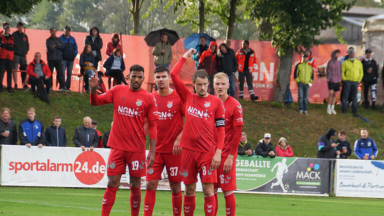 Der TSV Aubstadt hat das Heimspiel der Regionalliga Bayern gegen den SV Wacker Burghausen mit 1:2 verloren.