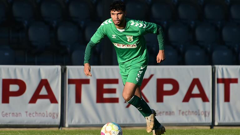 Osama Alawami (im Bild) ist in der Innenverteidigung des TSV Großbardorf gesetzte. Auch beim Heimspiel am Samstag gegen den TSV Kornburg wird er wieder zur Startformation gehören. Osama Alawami (im Bild) ist in der Innenverteidigung des TSV Großbardorf gesetzte. Auch beim Heimspiel am Samstag gegen den TSV Kornburg wird er wieder zur Startformation gehören.