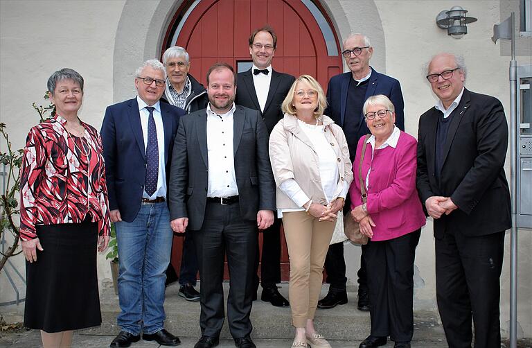 Sie alle sorgen dafür, dass das Schloss Hanstein auch zukünftig ein lebendiges und klingendes Orgelbaumuseum bleibt (von links): Zweite Bürgermeisterin Karina Werner, Bezirksheimatpfleger Klaus Reder, Schatzmeister Gerhard Schnupp, Bürgermeister Steffen Malzer, KMD Georg Stanek, Kulturmanagerin Astrid Hedrich-Scherpf, Orgelbaumeister Günter Hoffmann, Ulrike Stanek und Christoph Schindler. Sie alle sorgen dafür, dass das Schloss Hanstein auch zukünftig ein lebendiges und klingendes Orgelbaumuseum bleibt (von links): Zweite Bürgermeisterin Karina Werner, Bezirksheimatpfleger Klaus Reder, Schatzmeister Gerhard Schnupp, Bürgermeister Steffen Malzer, KMD Georg Stanek, Kulturmanagerin Astrid Hedrich-Scherpf, Orgelbaumeister Günter Hoffmann, Ulrike Stanek und Christoph Schindler.