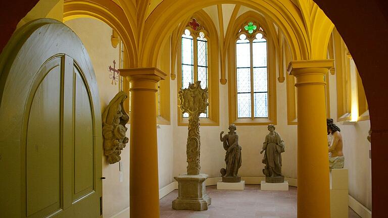 Der historische Bildstock aus Althausen kehrt ins Grabfeld zurück und wird künftig im Museum Schranne, dort im 'Grabefeldtreffpunkt' stehen. Der historische Bildstock aus Althausen kehrt ins Grabfeld zurück und wird künftig im Museum Schranne, dort im 'Grabefeldtreffpunkt' stehen.