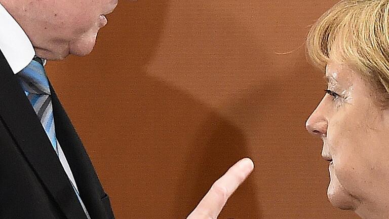FILES-GERMANY-EUROPE-MIGRANTS-POLITICS - Bundesinnenminister und CSU-Parteichef Horst Seehofer ist mit Bundeskanzlerin und CDU-Chefin Angela Merkel im Lauf der Jahre schon mehrmals ernsthaft aneinandergeraten. FILES-GERMANY-EUROPE-MIGRANTS-POLITICS - Bundesinnenminister und CSU-Parteichef Horst Seehofer ist mit Bundeskanzlerin und CDU-Chefin Angela Merkel im Lauf der Jahre schon mehrmals ernsthaft aneinandergeraten.