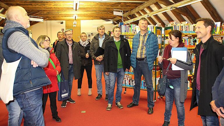 Der Bau- und Umweltausschuss im zweiten Obergeschoss des Bürgerspitals. Ohne einen zweiten Fluchtweg wäre hier ein Fortbestand der Stadtbibliothek nicht möglich.