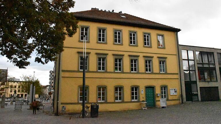 Das Mehrgenerationenhaus Schweinfurt an seinem heutigen Sitz. Geplant ist ein Umzug. Das Mehrgenerationenhaus Schweinfurt an seinem heutigen Sitz. Geplant ist ein Umzug.