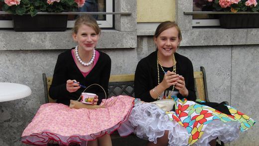 Stilecht: Kids im Look der Wirtschaftswunderzeit bei den Fladungen Clasics.