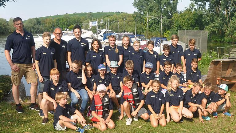 Das Ausbildungsteam des Yachtclubs Frankonia mit den Kids Foto: Rainer Weis