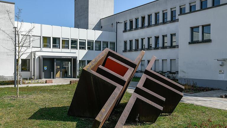 Das Amtsgericht in Kitzingen liegt in der Friedenstraße.