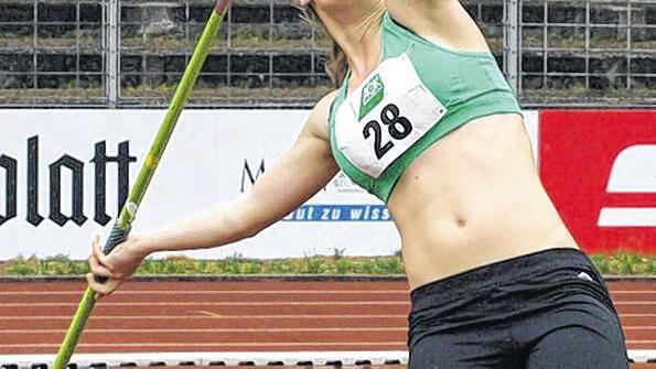 Und weg damit: Einen der ersten Bezirkstitel der Leichtathletik-Saison schnappte sich Katharina  Hattenbauer (FC 05 Schweinfurt) im Speerwurf der Jugend U20 bei der Bahneröffnung.