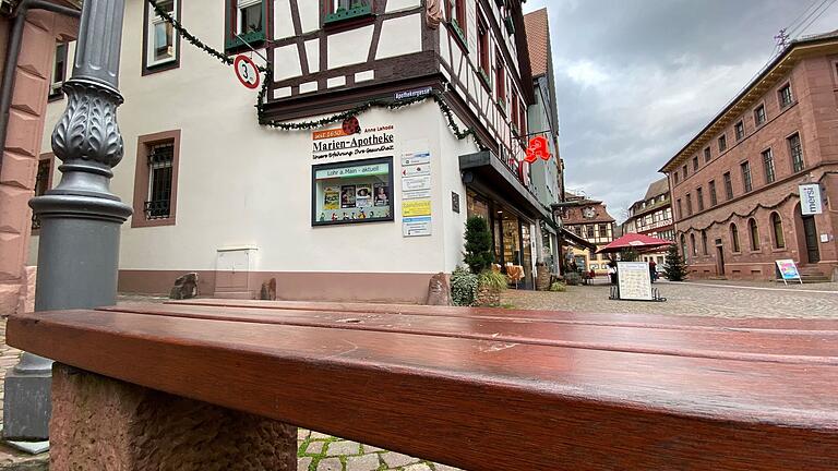 Findet sich auf dieser Bank bald ein bronzener Söder-Zwerg? Man darf gespannt sein. Findet sich auf dieser Bank bald ein bronzener Söder-Zwerg? Man darf gespannt sein.