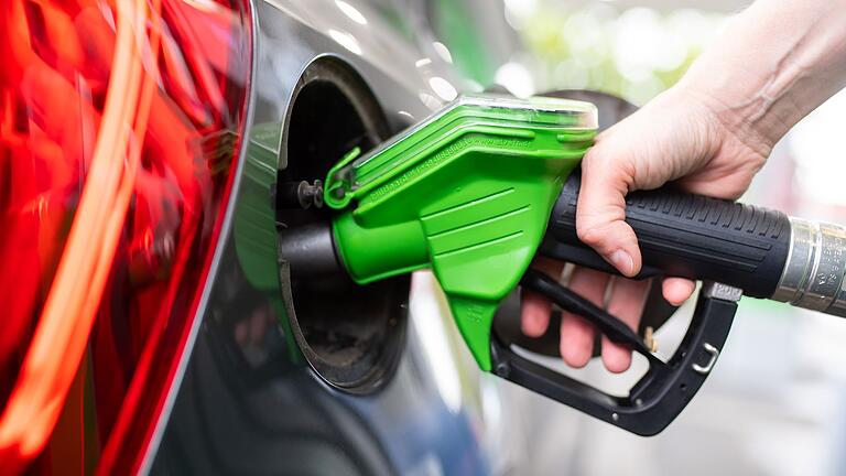 An der Tankstelle       -  Tanken ist erneut teurer geworden.