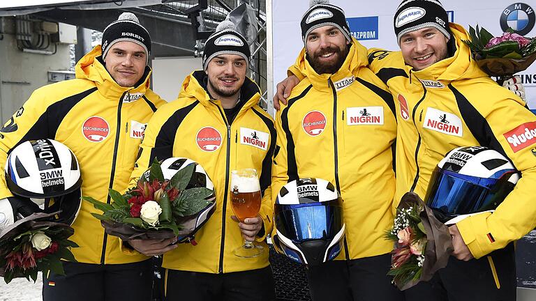 Mit dieser Viererbob-Crew wurde Pilot Johannes Lochner vor zwei Jahren Weltcup-Zweiter in Winterberg. Unterfranke Christian Rasp (2. v. l.) musste damals das Sponsorenbier halten.