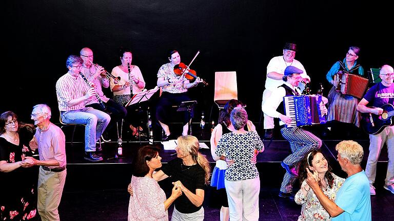 Offenes Tanzen mit Musikantenstammtisch in die Kulturfabrik Bamberg. Offenes Tanzen mit Musikantenstammtisch in die Kulturfabrik Bamberg.