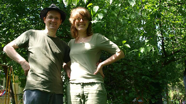 Tobias Weihmann, gebürtiger Bad Neustädter, und seine Frau Shandra in ihrem Garten in Kiew.