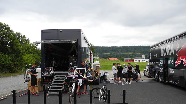 Warum die Deutschland-Tour nach Elfershausen kam       -  Vier der 20 Radsport-Teams, die aktuell an der Deutschland-Tour Teilnehmen, bezogen zu Beginn der Veranstaltung ihr Quartier in Elfershausen im Landkreis Bad Kissingen.