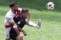 Remis       -  Kroatiens Bruno Petkovic (l) und Albaniens Rey Manaj im Zweikampf um den Ball.