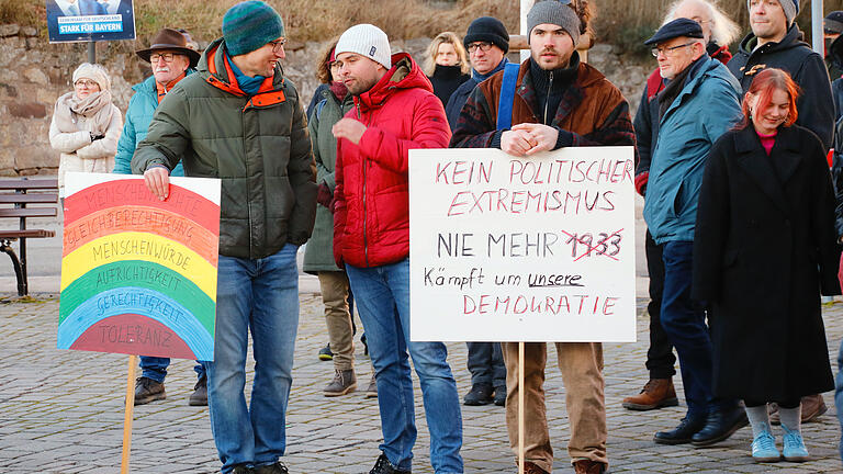Bad Brückenau ist bunt - Kundgebung 'Bad Brückenau ist bunt'. Bad Brückenau ist bunt - Kundgebung 'Bad Brückenau ist bunt'.