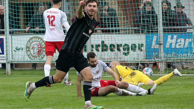 Da lief's noch rund für den FC 05: Pascal Moll hat soeben das 1:0 für die Schweinfurter erzielt. Da lief's noch rund für den FC 05: Pascal Moll hat soeben das 1:0 für die Schweinfurter erzielt.