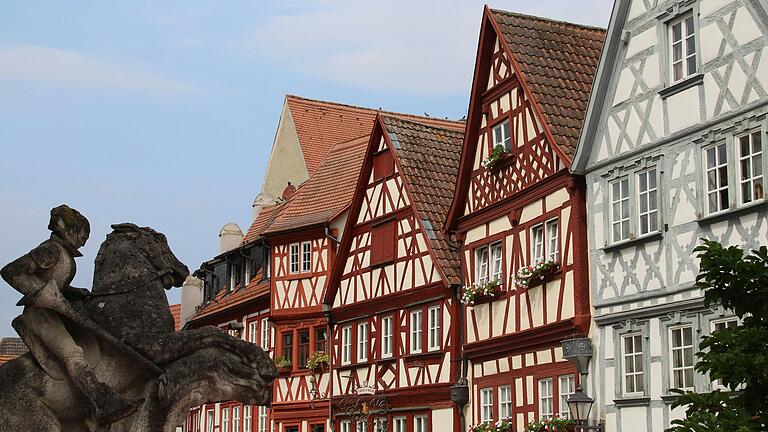 Die Fachwerkhäuser in der Ochsenfurter Altstadt.