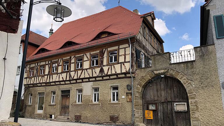 Das Patrizierhaus befindet sich in der Herrnstraße in Mainbernheim.