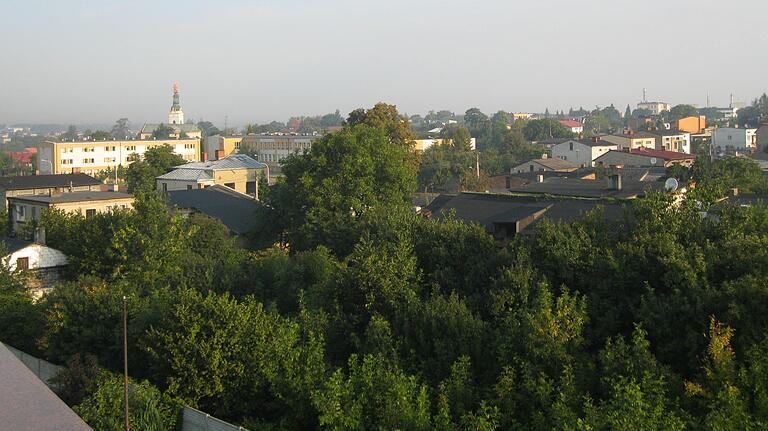 Ein Blick über Klobuck, die Kreisstadt der Partnerregion des Landkreises Haßberge. Von einem Erfahrungsaustausch sollen beide Seiten profitieren. Ein Blick über Klobuck, die Kreisstadt der Partnerregion des Landkreises Haßberge. Von einem Erfahrungsaustausch sollen beide Seiten profitieren.