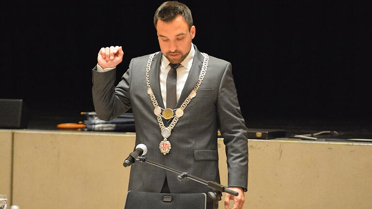 Michael Werner legte in der Stadthalle den Amtseid als Bürgermeister von Bad Neustadt ab.