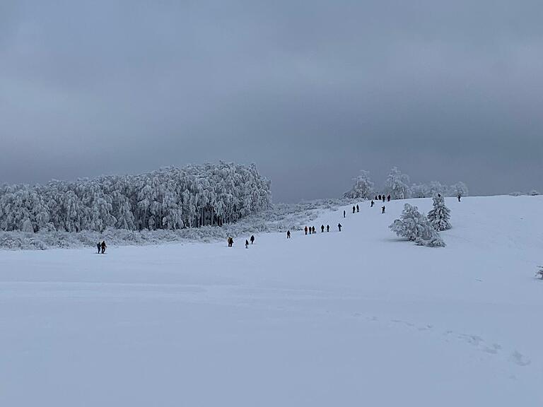 Auf dem Himmeldunkberg herrscht gewöhnlich eine himmlische Ruhe. Wenn überhaupt sind nur vereinzelt Wanderer anzutreffen. In diesen Tagen ist der Berg bei Oberweißenbrunn nicht wiederzuerkennen.