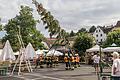 Traditionell wird die Rienecker Kirb mit dem Aufstellen des Kichweihbaumes eröffnet.