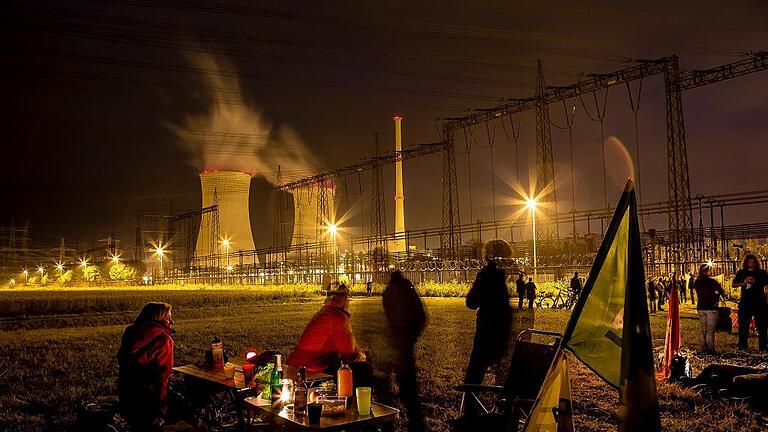 Der Countdown läuft: Samstagabend feierten Atomkraftgegner am KKW Grafenrheinfeld dessen Abschaltung.