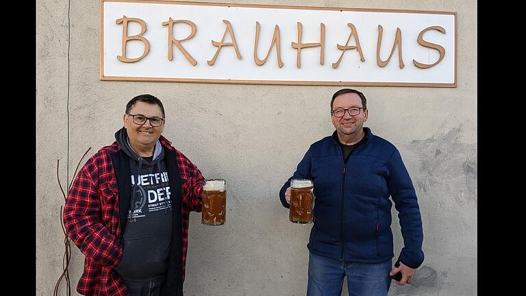 Die Mitglieder Rainer Biefel und Elmar Breun mit Brauergebnis.